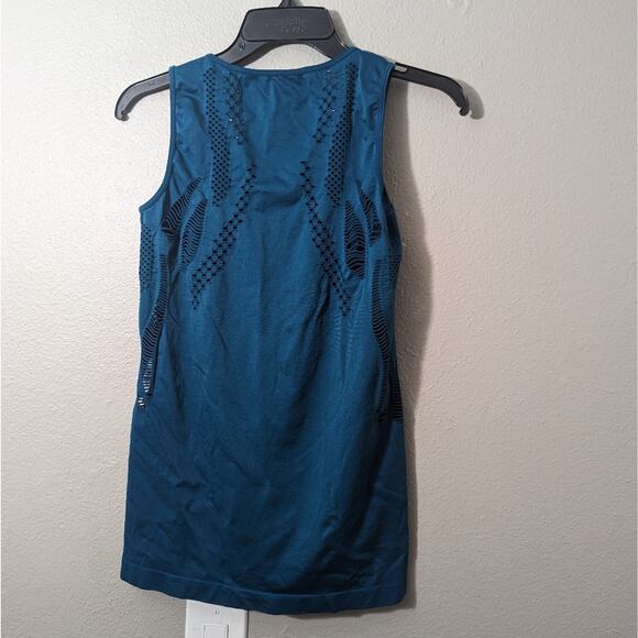 Fabletics Razor back Tank Top - Picture 2 of 2